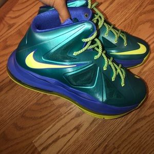 LeBron X / Boys 7Y